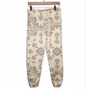 Forever 21 Paisley Fleece Jogger Pants in Cream Size M New With Tags